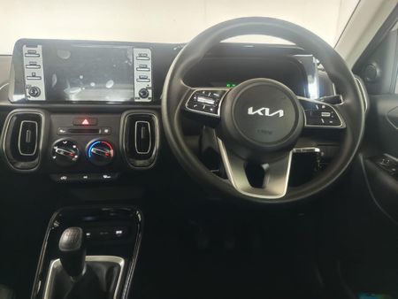 2026-Kia-Sonet-15-LX_4