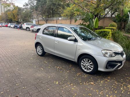 2017-Toyota-Etios-Etios-Sprint_2