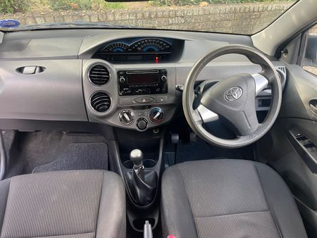 2017-Toyota-Etios-Etios-Sprint_6