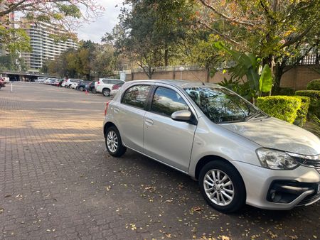 2017-Toyota-Etios-Etios-Sprint_8