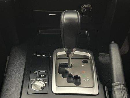 2018-Toyota-Land-Cruiser-200-45-D-V8-GX-Auto_10