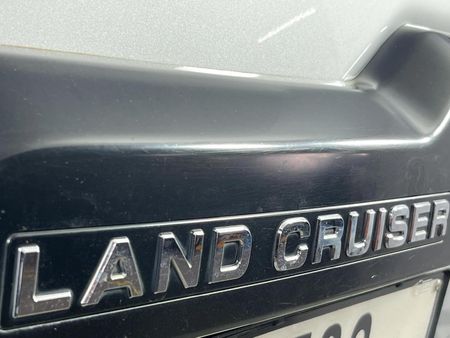 2018-Toyota-Land-Cruiser-200-45-D-V8-GX-Auto_11