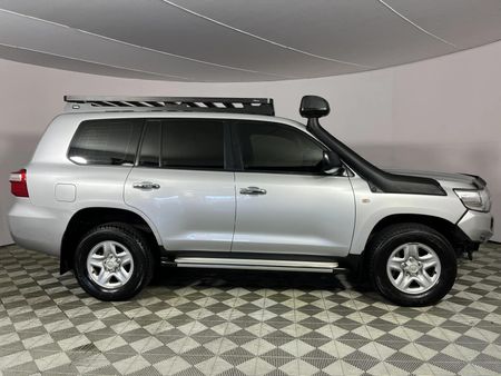 2018-Toyota-Land-Cruiser-200-45-D-V8-GX-Auto_16
