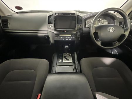 2018-Toyota-Land-Cruiser-200-45-D-V8-GX-Auto_1