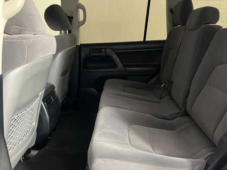 2018-Toyota-Land-Cruiser-200-45-D-V8-GX-Auto_3