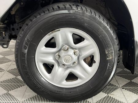 2018-Toyota-Land-Cruiser-200-45-D-V8-GX-Auto_4