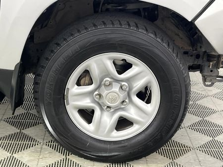 2018-Toyota-Land-Cruiser-200-45-D-V8-GX-Auto_5
