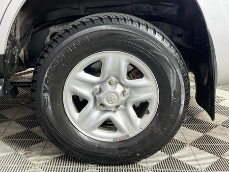 2018-Toyota-Land-Cruiser-200-45-D-V8-GX-Auto_6