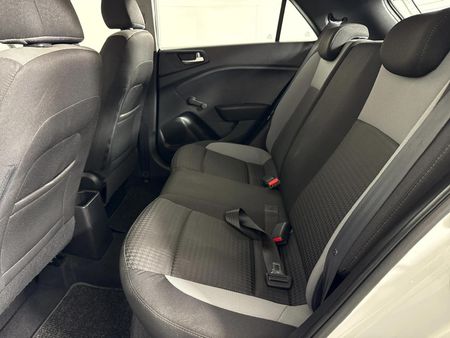 2019-Hyundai-i20-12-Motion_2