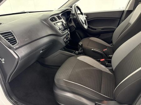 2019-Hyundai-i20-12-Motion_4