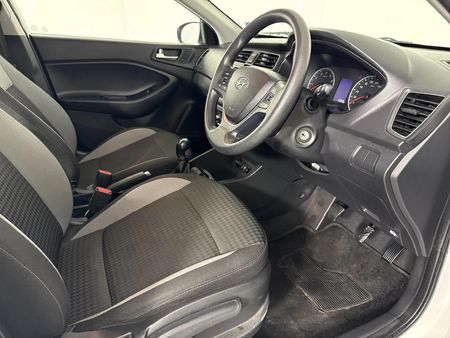 2019-Hyundai-i20-12-Motion_5