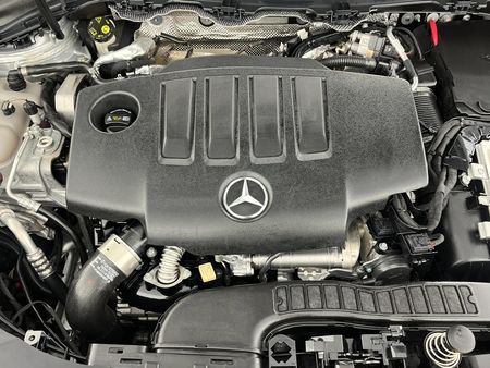2021-Mercedes-Benz-GLA-200d-Progressive-Auto_11
