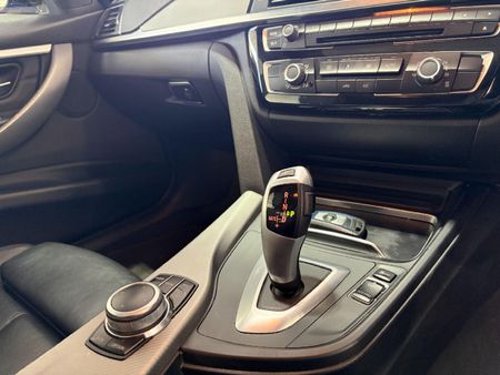 2019-BMW-3-Series-318i-M-Sport-Auto_15