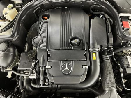 2011-Mercedes-Benz-C-Class-C-180-CGI-BE-Avantgarde-Auto_12