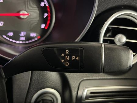 2017-Mercedes-Benz-C-Class-C-180-AMG-Line-Auto_9