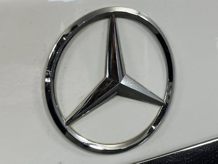 2017-Mercedes-Benz-C-Class-C-180-AMG-Line-Auto_10