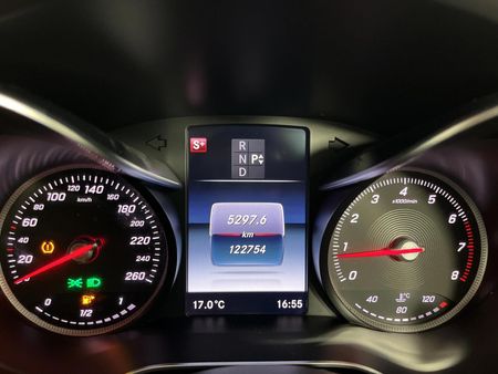 2017-Mercedes-Benz-C-Class-C-180-AMG-Line-Auto_2