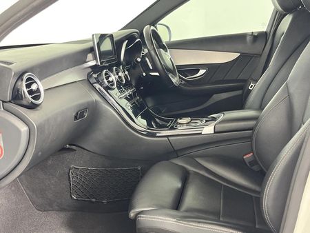 2017-Mercedes-Benz-C-Class-C-180-AMG-Line-Auto_7