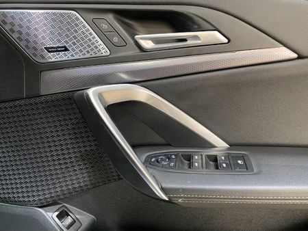 2025-BMW-X1-sDrive18d-M-Sport_18