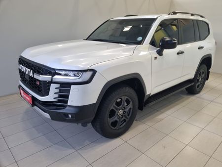 2023-Toyota-Land-Cruiser-300-V6-33-D-GR-S_0