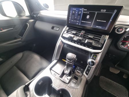 2023-Toyota-Land-Cruiser-300-V6-33-D-GR-S_10