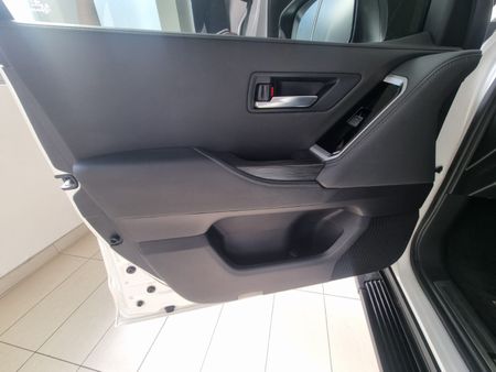 2023-Toyota-Land-Cruiser-300-V6-33-D-GR-S_11