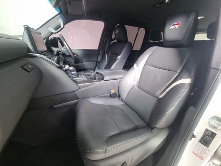 2023-Toyota-Land-Cruiser-300-V6-33-D-GR-S_15
