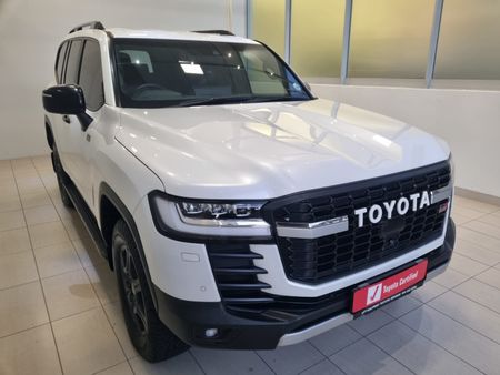 2023-Toyota-Land-Cruiser-300-V6-33-D-GR-S_1