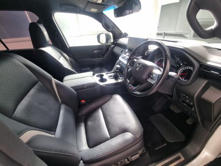 2023-Toyota-Land-Cruiser-300-V6-33-D-GR-S_19