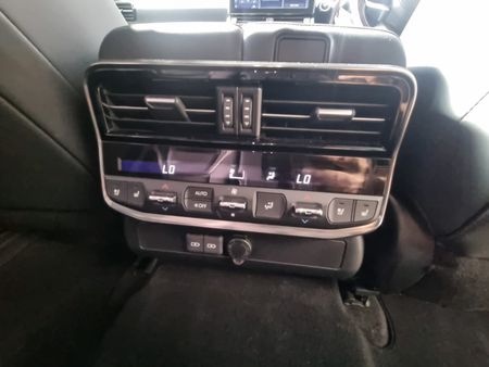 2023-Toyota-Land-Cruiser-300-V6-33-D-GR-S_8