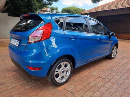 2016-Ford-Fiesta-10-EcoBoost-Trend-Auto-5-dr_5