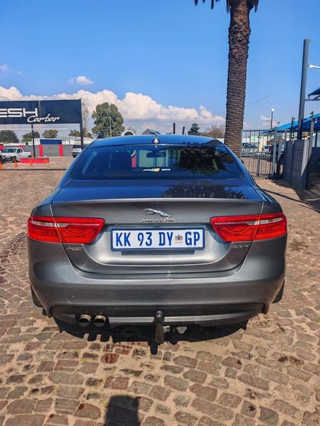 2017-Jaguar-XE-20D-Prestige-Auto_3