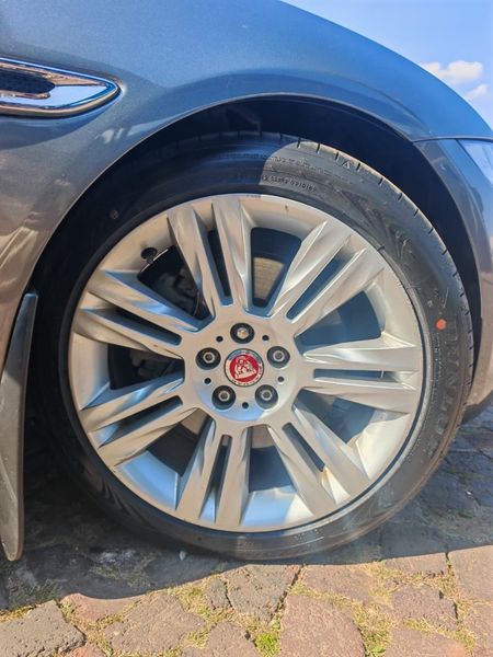 2017-Jaguar-XE-20D-Prestige-Auto_4