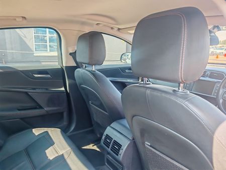 2017-Jaguar-XE-20D-Prestige-Auto_7