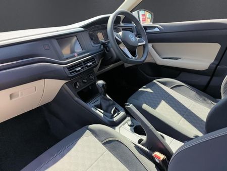 2024-Volkswagen-Polo-16-Classic-Auto_14