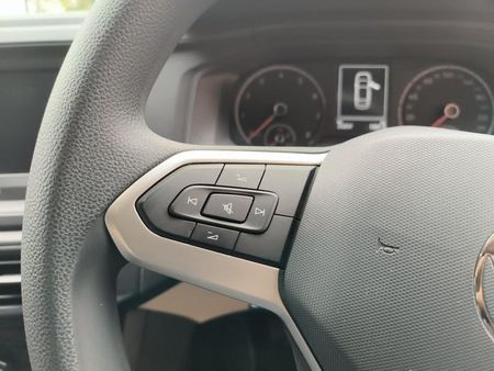 2024-Volkswagen-Polo-16-Classic-Auto_15
