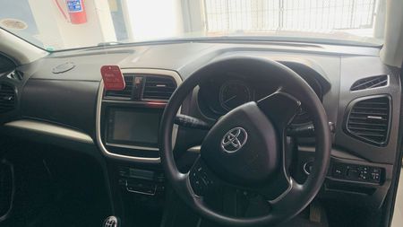 2022-Toyota-Urban-Cruiser-15-Petrol-Xs-Manual_10
