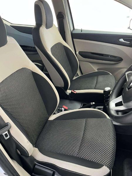 2020-Renault-Triber-10-Intens_10