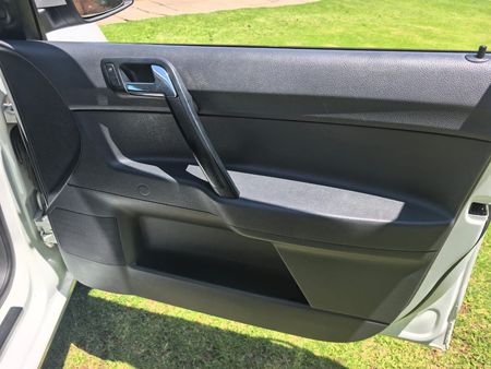 2015-Volkswagen-Polo-Vivo-GP-14-Trendline_12