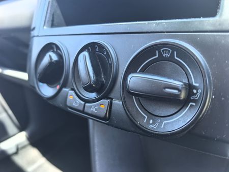 2015-Volkswagen-Polo-Vivo-GP-14-Trendline_17