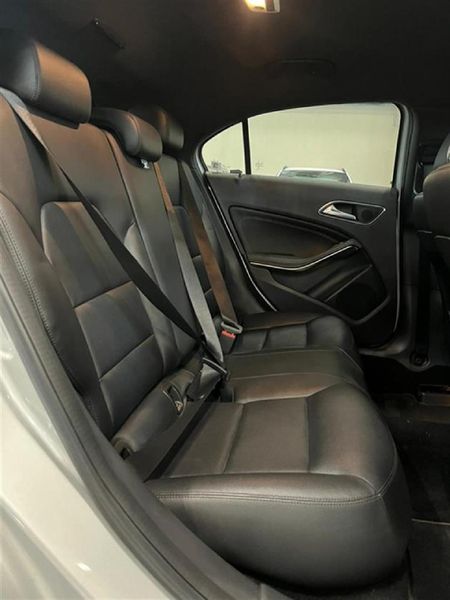 2014-Mercedes-Benz-A-Class-A-200-BE_12