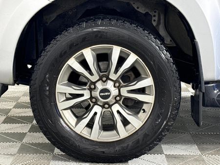 2017-Isuzu-KB-300-D-Teq-LX-4x4-Double-Cab_3
