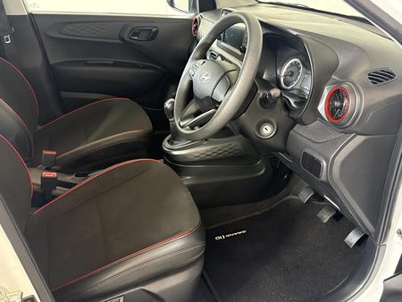 2025-Hyundai-Grand-i10-10-Motion_9