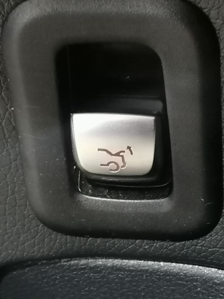 2020-Mercedes-Benz-C-Class-C300-Auto-with-Sunroof_22