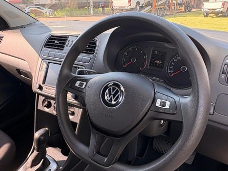 2022-Volkswagen-Polo-Vivo-16-Comfortline-Auto-5-dr_4
