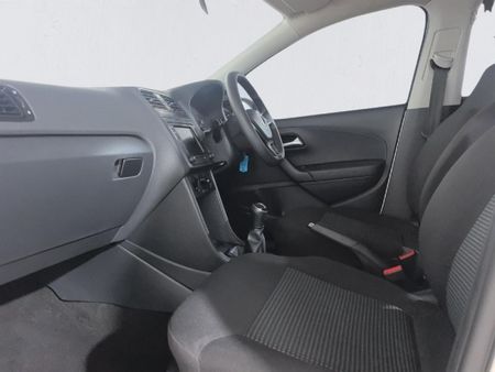 2024-Volkswagen-Polo-Vivo-14-Comfortline-5-dr_12