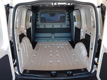 2026-Volkswagen-Caddy-Cargo-20-TDI-75kw-FC-PV_17