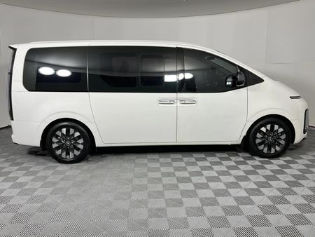 2022-Hyundai-Staria-22d-Luxury-Auto_18