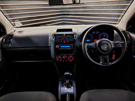 2013-Volkswagen-Polo-Vivo-14-Trendline-Auto_10