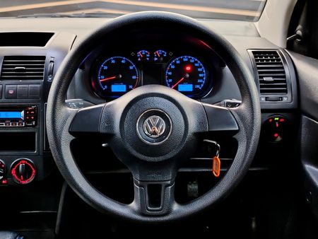 2013-Volkswagen-Polo-Vivo-14-Trendline-Auto_11